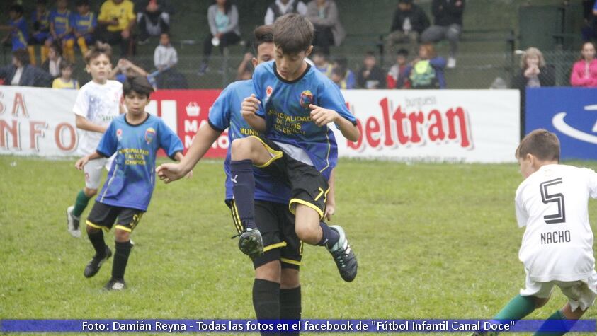 A pesar del mal tiempo, se vio buen fútbol. 