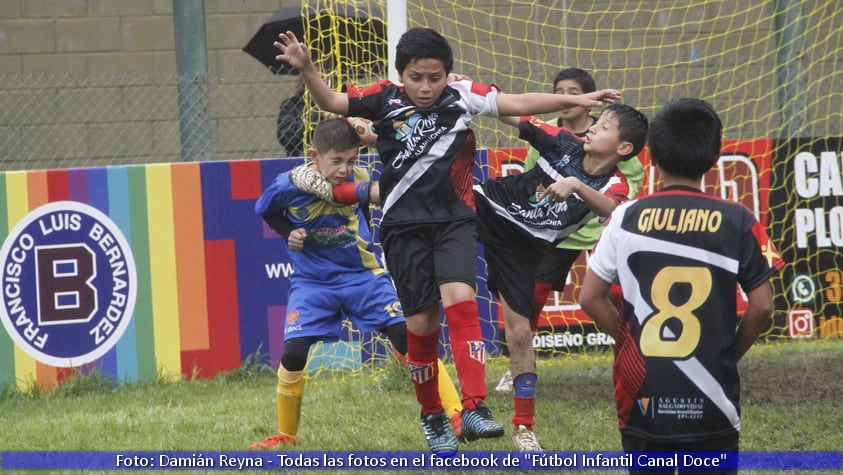 A pesar del mal tiempo, se vio buen fútbol. 