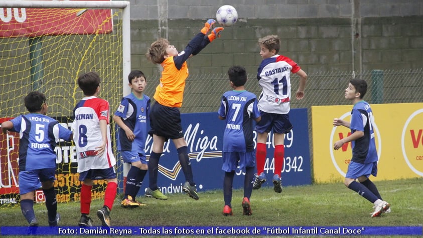 A pesar del mal tiempo, se vio buen fútbol. 