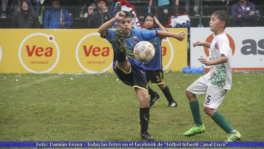 A pesar del mal tiempo, se vio buen fútbol. 