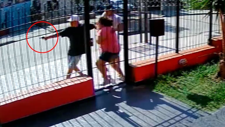 A punta de pistola atacaron a una mujer para robarle.