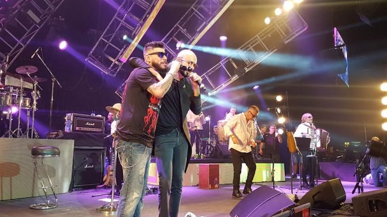 A pura emoción, Ulises y Abel cantaron abrazados.