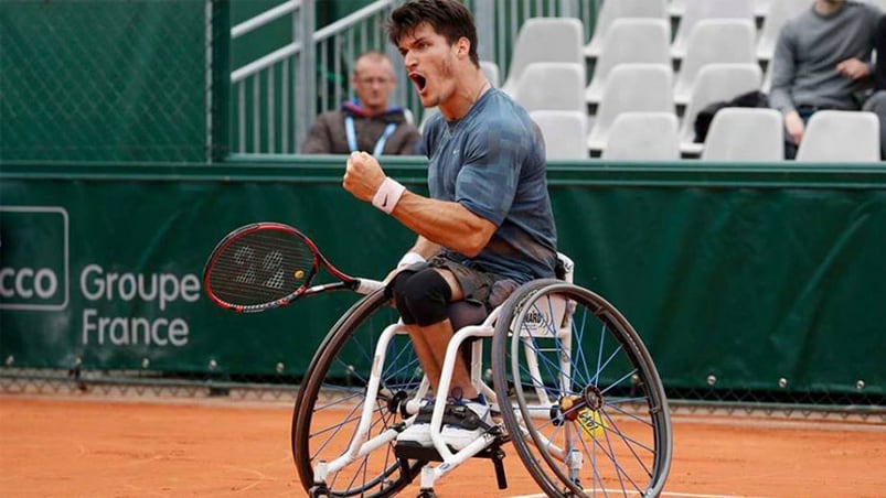 A pura garra. El riotercerence es el mejor deportista del planeta en la categoría single.