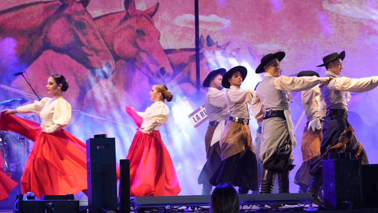 A puro color y coraje, arrancó una nueva edición del festival de Jesús María. Foto: Matías Carrizo / El Doce.