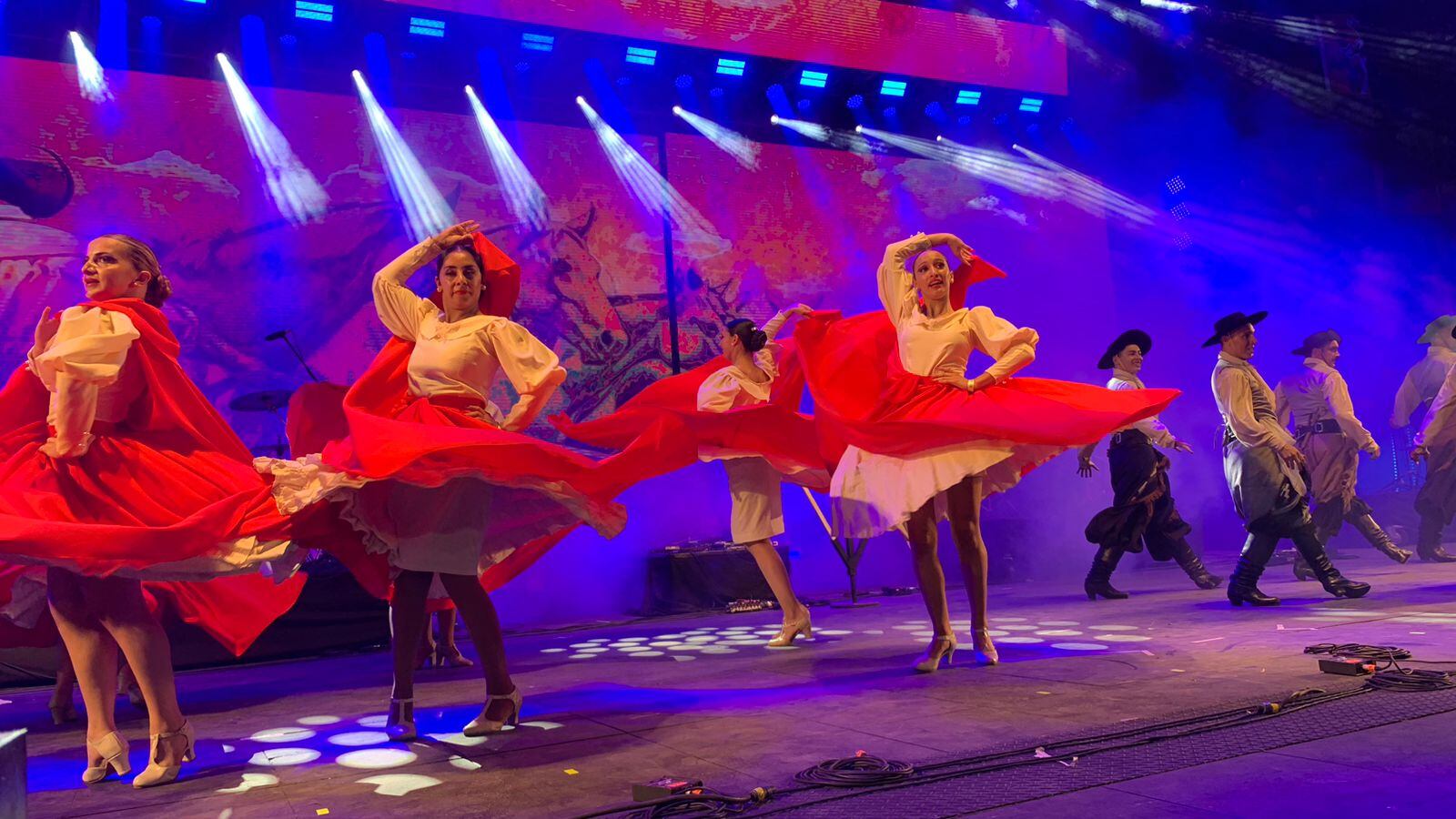 A puro color y coraje, arrancó una nueva edición del festival de Jesús María. Foto: Matías Carrizo / El Doce.