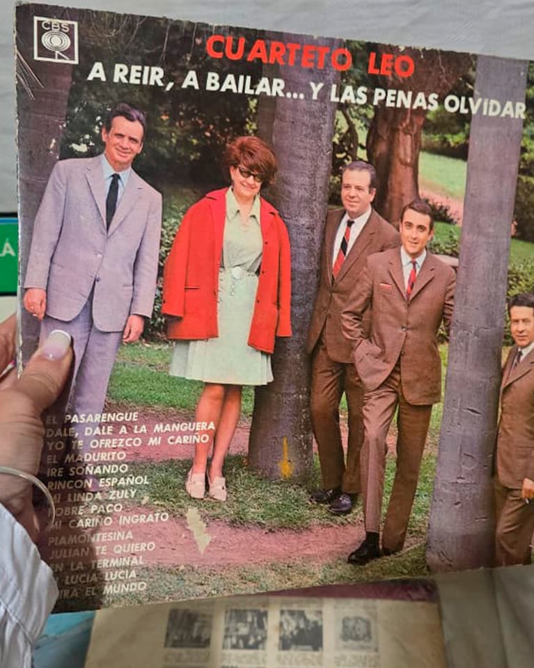 "A reir, a bailar... y las penas olvidar" - Tapa de disco del Cuarteto Leo.