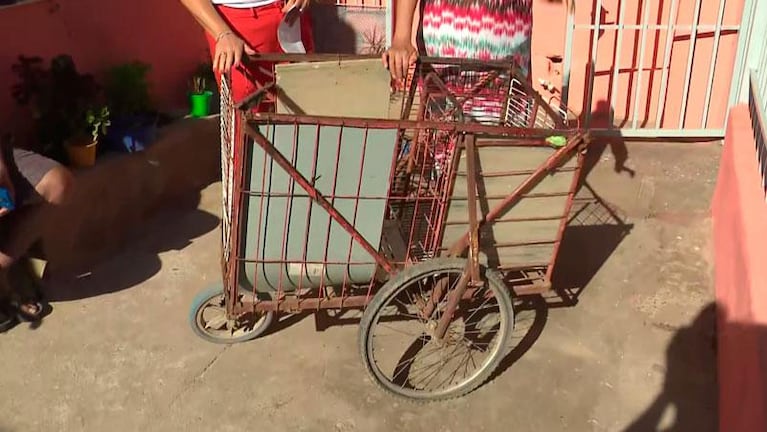 A sus 73 años vende pan y la sigue peleando: “Quiero trabajar, pero a veces no tengo fuerzas"