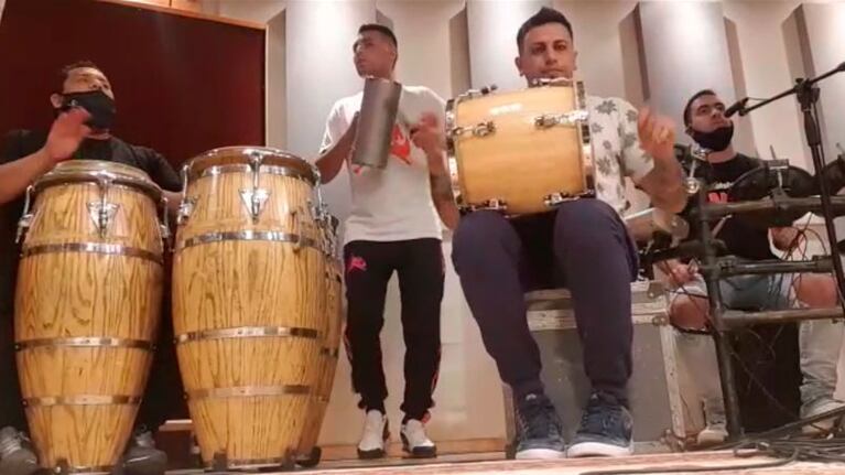 A través de la música, el apoyo de El Clan para Daniel.