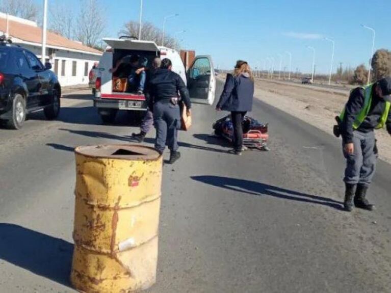 A un auto fúnebre se le cayó el ataúd y el cuerpo quedó en plena ruta 