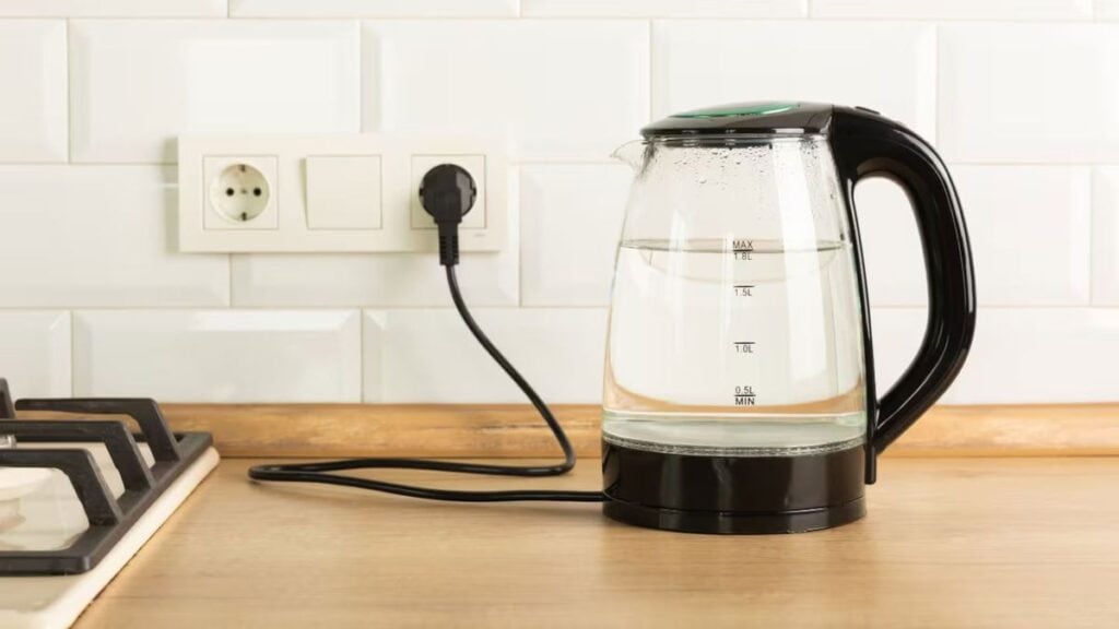 A usar con cuidado la pava eléctrica.