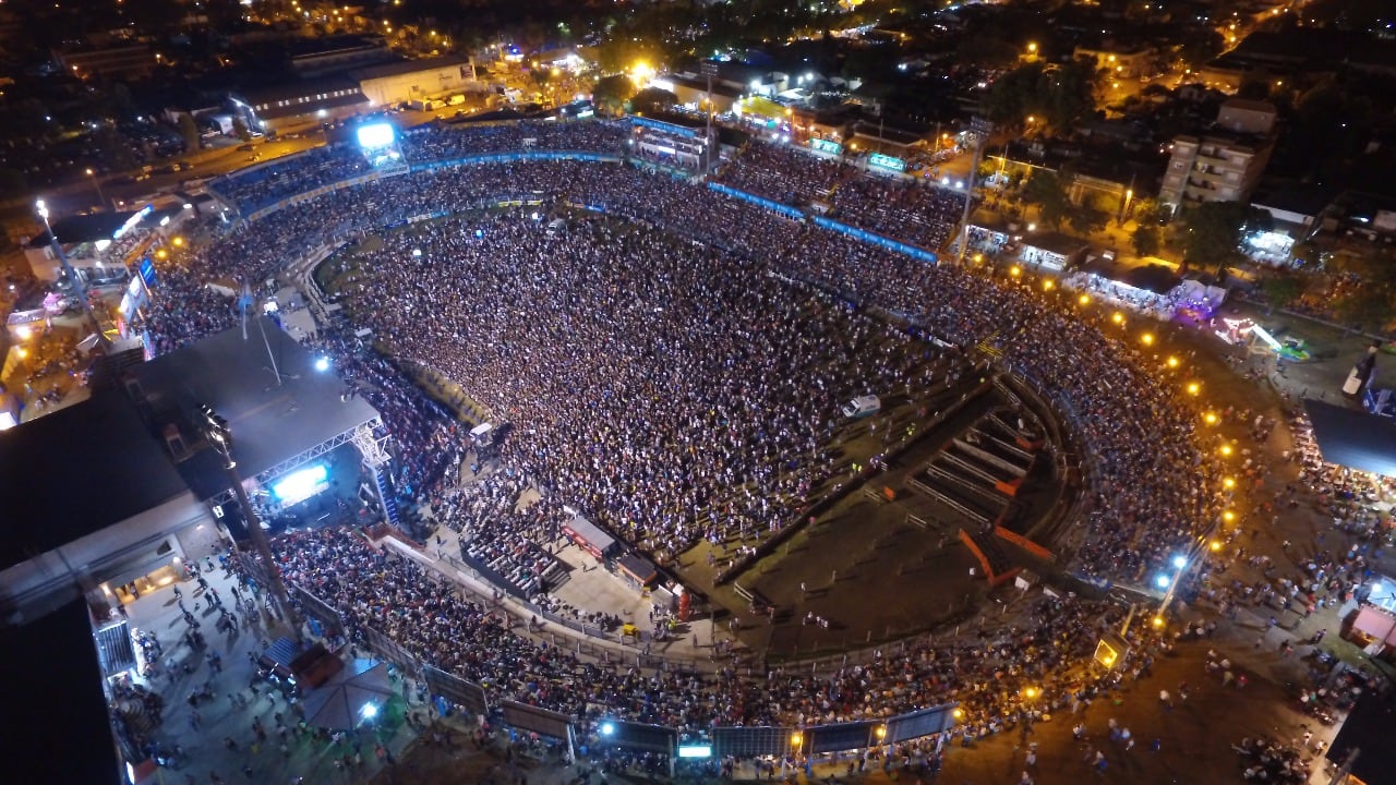 Abel Pintos convocó a 25 mil personas en Jesús María. Foto: Lucio Casalla.