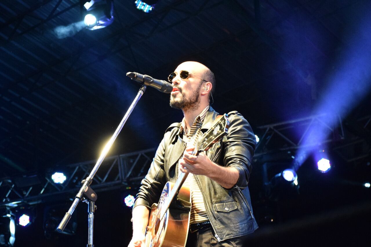 Abel Pintos enamoró a una multitud en Santa María de Punilla. Foto: Dahyana Terradas / ElDoce.tv