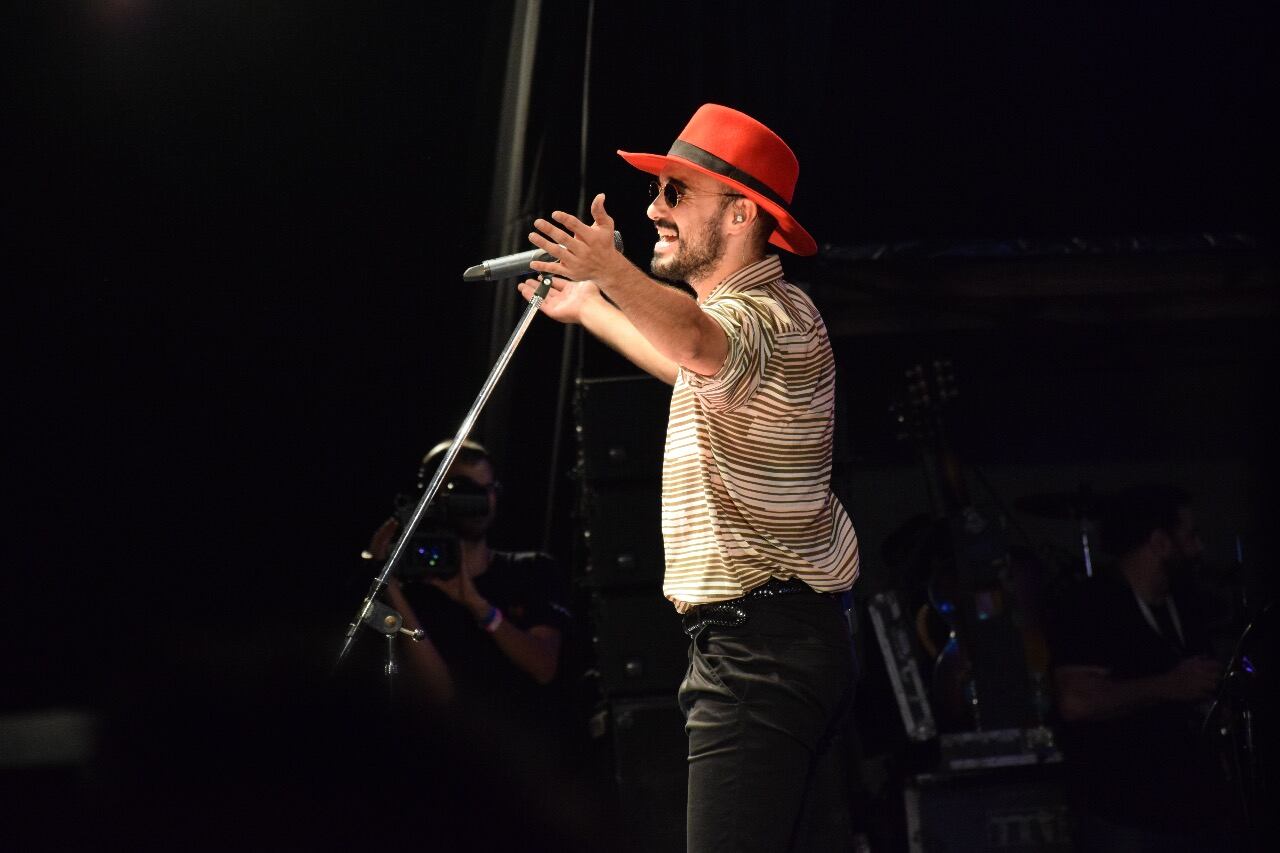 Abel Pintos enamoró a una multitud en Santa María de Punilla. Foto: Dahyana Terradas / ElDoce.tv