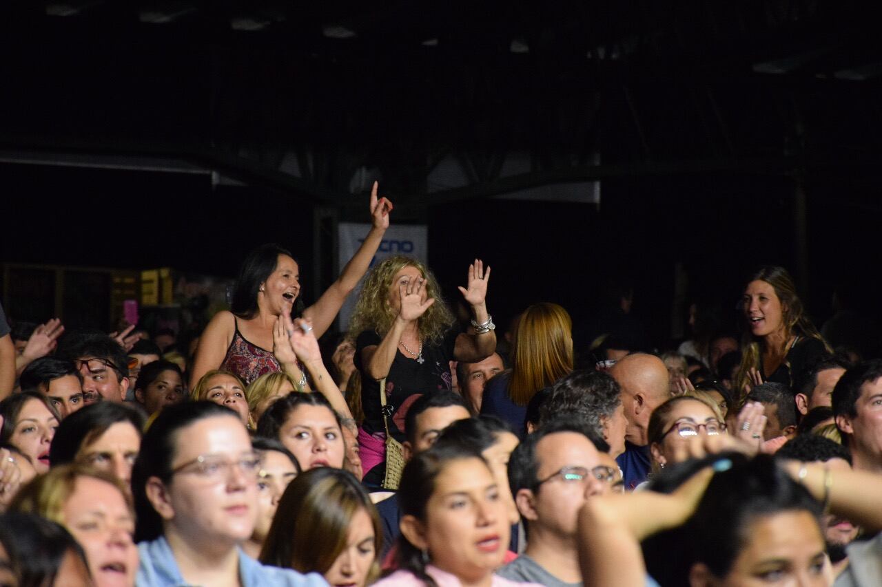 Abel Pintos enamoró a una multitud en Santa María de Punilla. Foto: Dahyana Terradas / ElDoce.tv