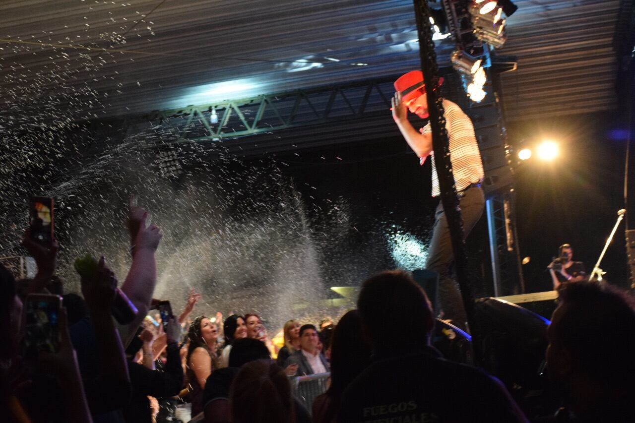 Abel Pintos enamoró a una multitud en Santa María de Punilla. Foto: Dahyana Terradas / ElDoce.tv
