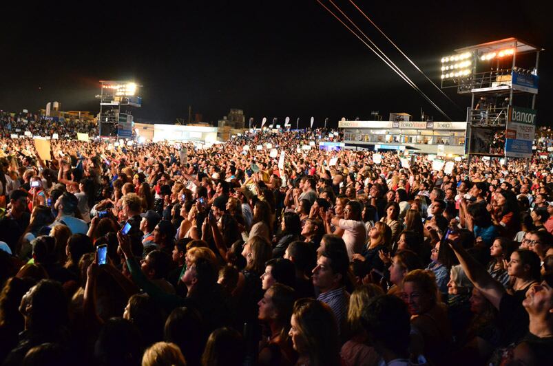 Abel Pintos llenó la Plaza Próspero Molina. Foto: Francesco Trombetta / ElDoce.tv