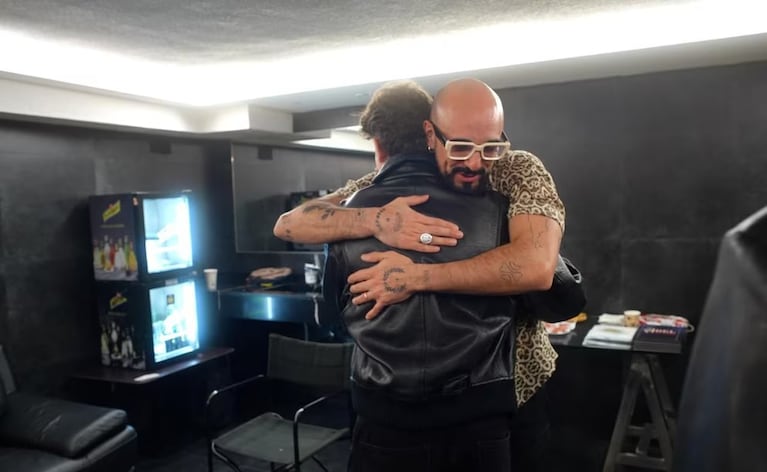 Abel Pintos y Julián Álvarez se abrazaron en Madrid.