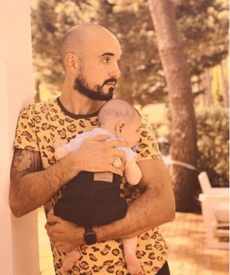 Abel Pintos y las tiernas fotos con su hijo Agustín de cuatro meses 
