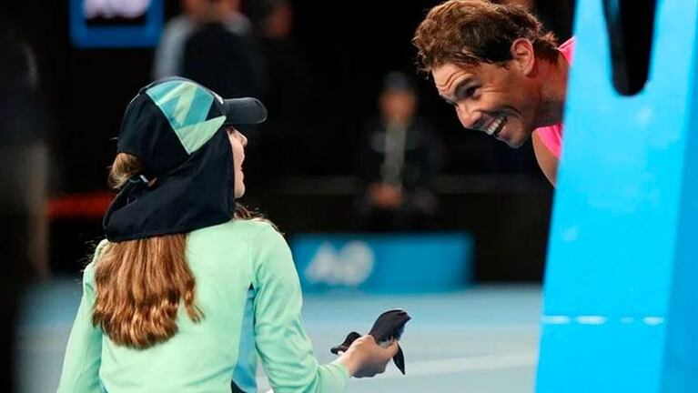 Abierto de Australia: el tierno gesto de Nadal con una niña tras golpearla con una pelota