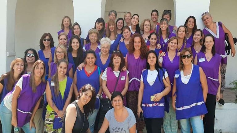 Abrazadoras, las voluntarias que acogen a bebés prematuros