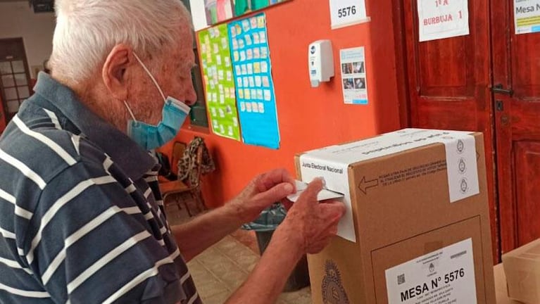 Abuelo ejemplar: fue a votar a pocos días de cumplir 100 años