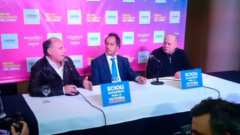 Accastello, Scioli y “Cacho” Buenaventura se juntaron. Foto: El Doce TV.