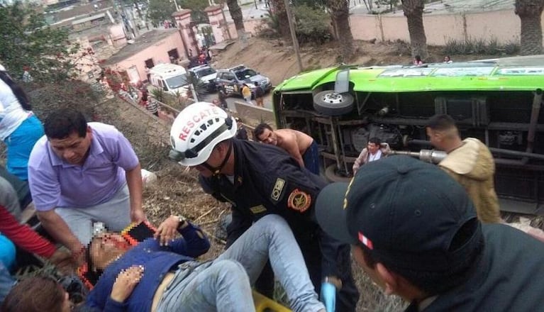 Accidente de un colectivo dejó nueve muertos en Lima