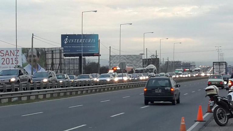 Accidentes y caos frente al aeropuerto