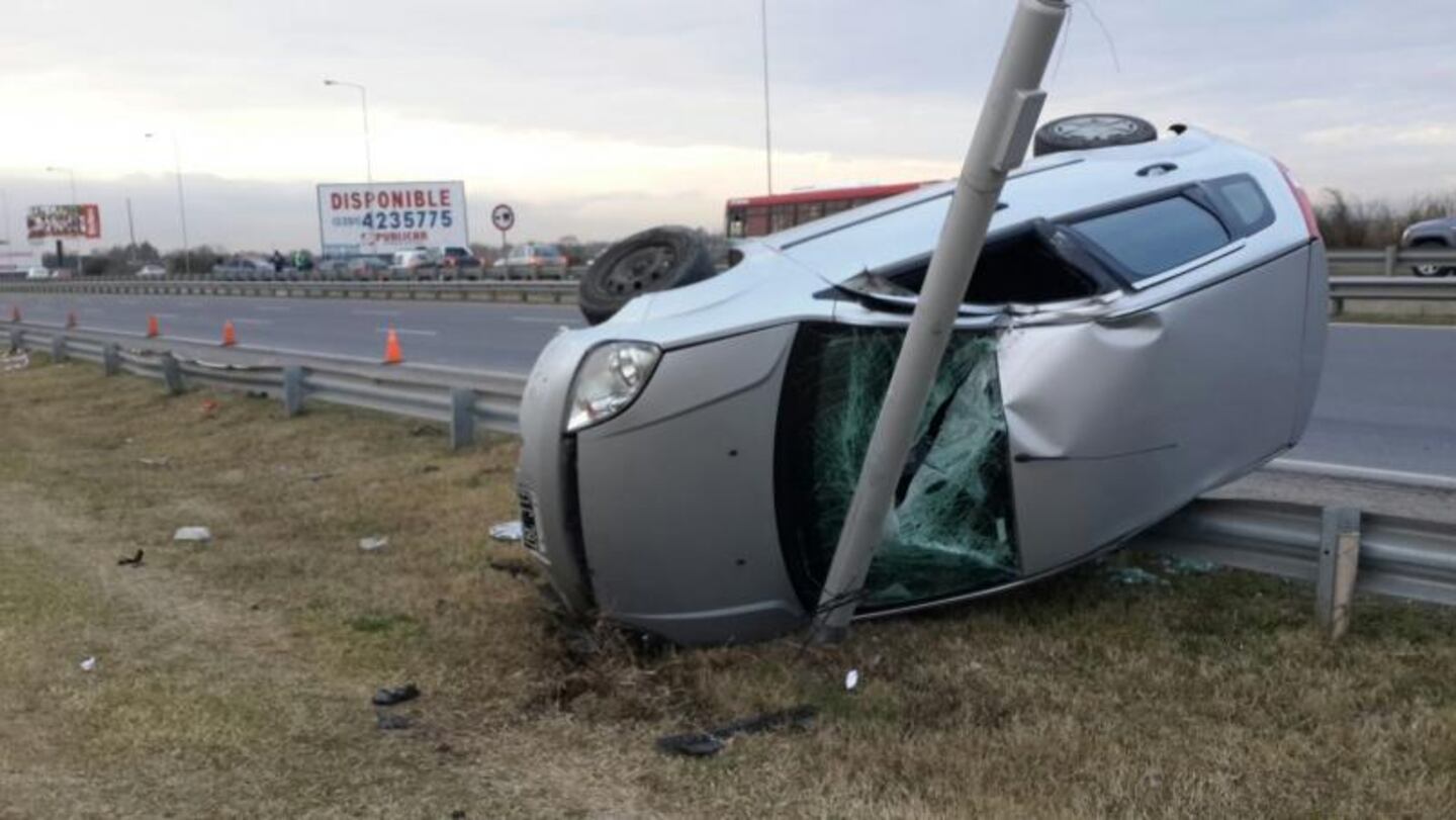 Accidentes y caos frente al aeropuerto