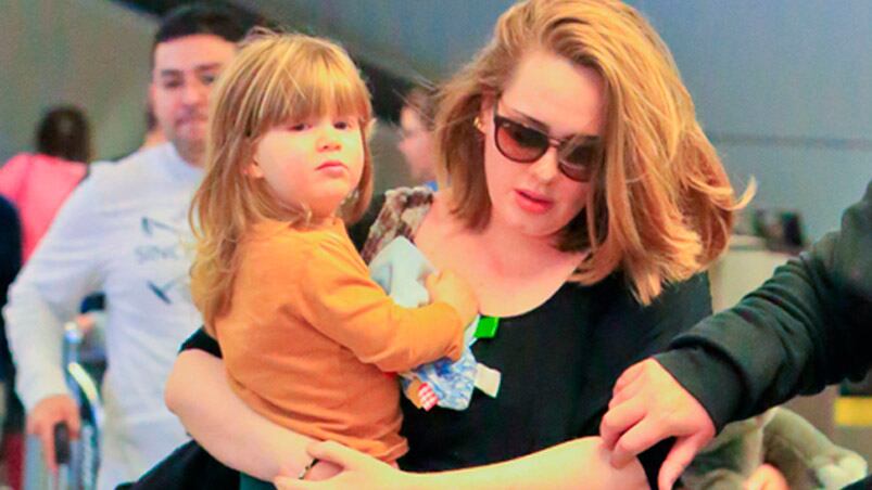 Adele y el pequeño Angelo de tres años. 