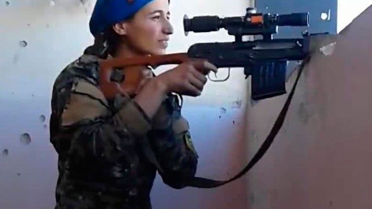 Admirable valentía de la francotiradora kurda.