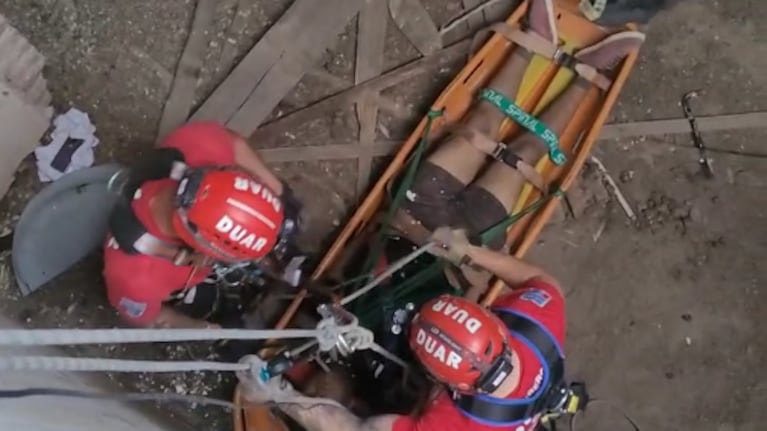 Adolescente se cayó del techo de la ex cárcel San Martín y lo rescató el Duar: el video