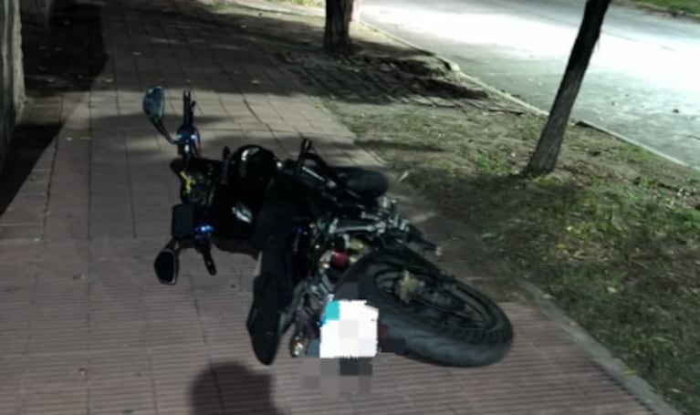 Adolescentes de 13 y 15 años robaron una moto de un complejo y los atrapó la Policía