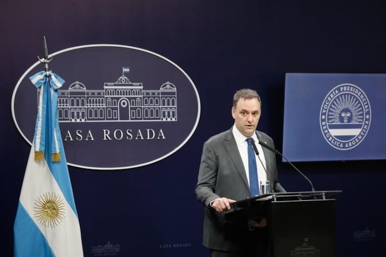 Adorni confirmó la medida hoy en su conferencia de prensa.