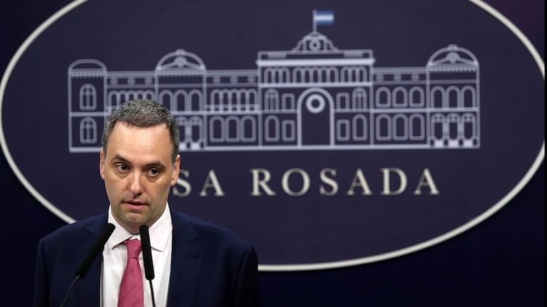 Adorni denunció “operaciones políticas y mediáticas” para dañar al oficialismo.