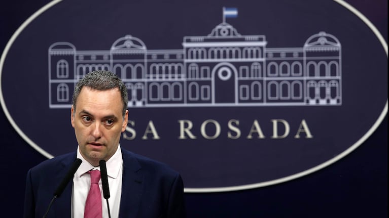Adorni denunció “operaciones políticas y mediáticas” para dañar al oficialismo.