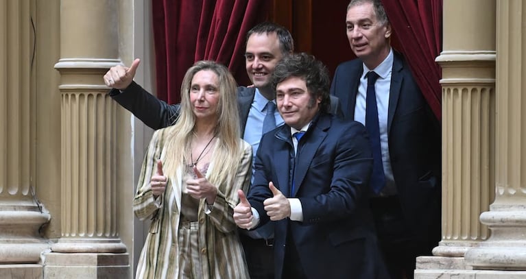 Adorni expone su primer informe de gestión en el Congreso en medio del escándalo por su patrimonio