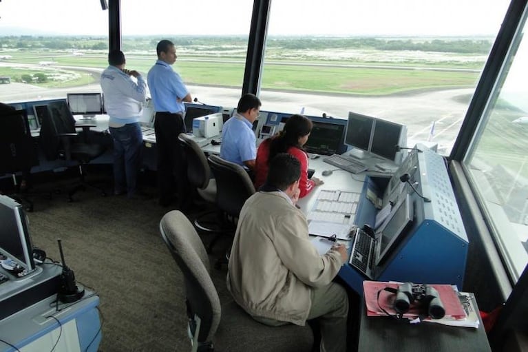Aeropuertos: se cumple el paro de los controladores aéreos