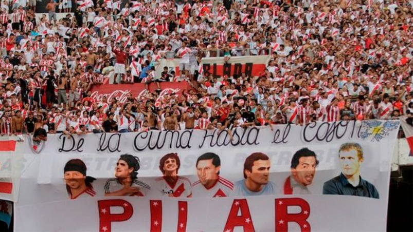 Afiches en las redes. Otro capítulo más de las gastadas futboleras. 