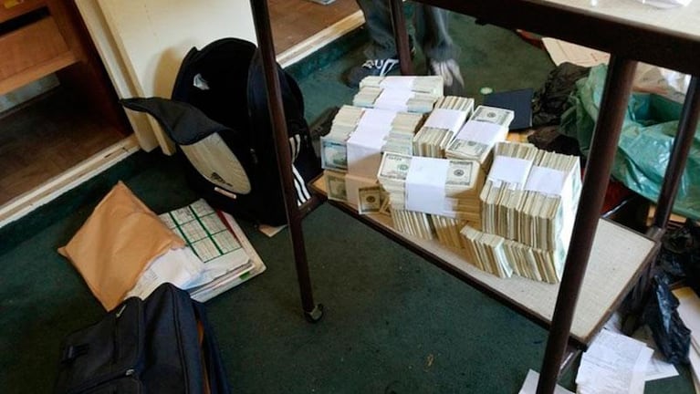 AFIP: detuvieron a funcionarios y secuestraron bolsos con dólares