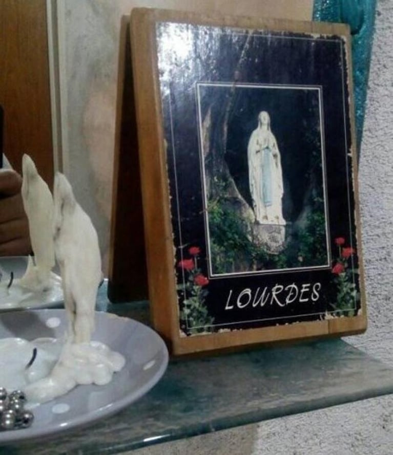 Afirman que la cera de la vela formó la figura de la Virgen de Lourdes