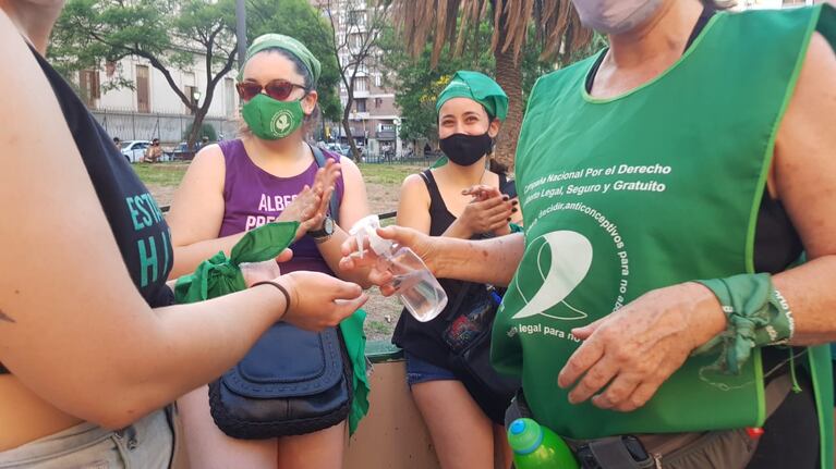 Agrupaciones a favor del aborto se concentraron en Plaza Vélez Sarsfield. Foto: Fredy Bustos/ElDoce