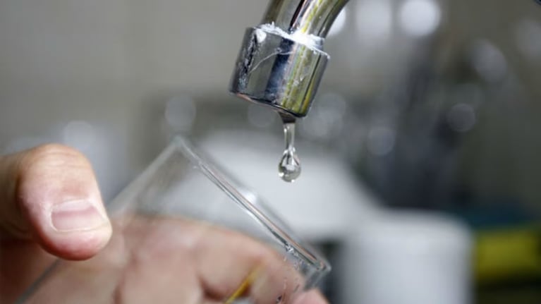 Aguas Cordobesas recomendó cuidar las reservas de agua de los hogares y hacer un uso responsable.