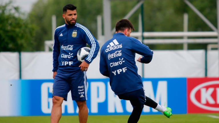 Agüero y Messi formarían la dupla de ataque.