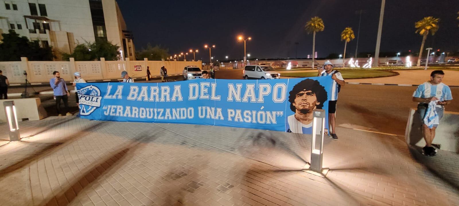 Agustín Burgi y Lucio Casalla, enviados de El Doce a Qatar, presentes en el entrenamiento argentino.