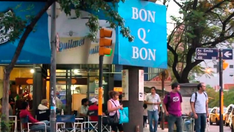 "Ahí justito en esa esquina, el barcito Bon que Bon”.