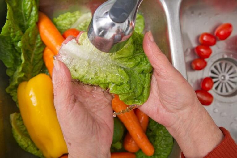 Ahorrar agua en la cocina: seis recomendaciones prácticas