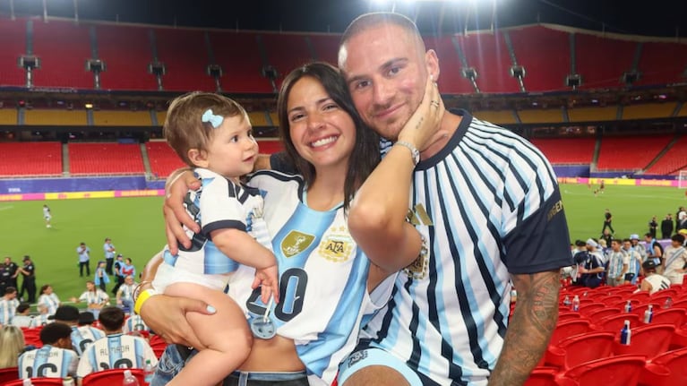Ailén Cova y su beba están acompañando a Mac Allister en el Mundial 2026.
