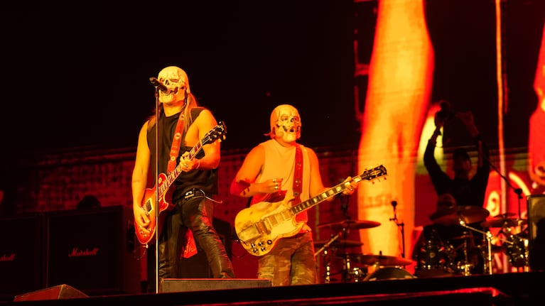 Airbag deslumbró en la noche de la segunda jornada del Cosquín Rock.