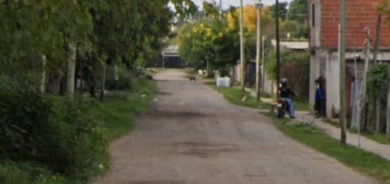Al final de la calle ocurrió el asesinato de la adolescente (Imagen: Google Street View).